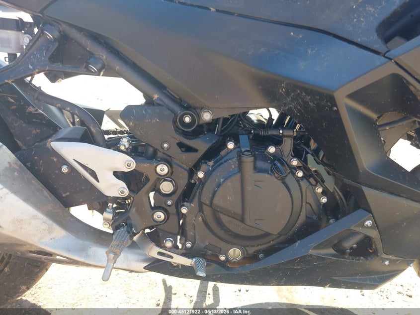 2026 Kawasaki Ninja VIN ML5EXGG17TDA82649 IAAI salvage auction — LEFT SIDE, Salvage (Mississippi), sold $2,550 on 2026-07-14 (photo 8)