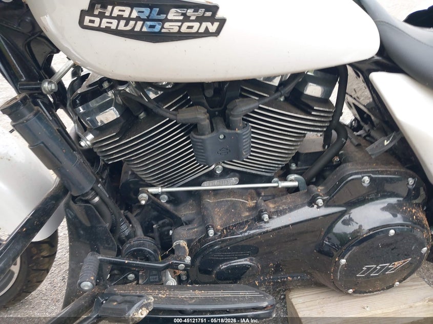 2024 Harley-davidson Street glide VIN 1HD1KB714RB621122 IAAI salvage auction — STORM DAMAGE, Salvage (Indiana), sold $7,900 on 2026-07-28 (photo 9)