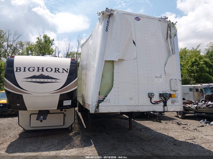2024 Utility trailer mfg Van VIN 1UYVS2535R7131302 IAAI salvage auction — ROOF, Wait Title, sold $3,350 on 2026-10-03 (photo 1)