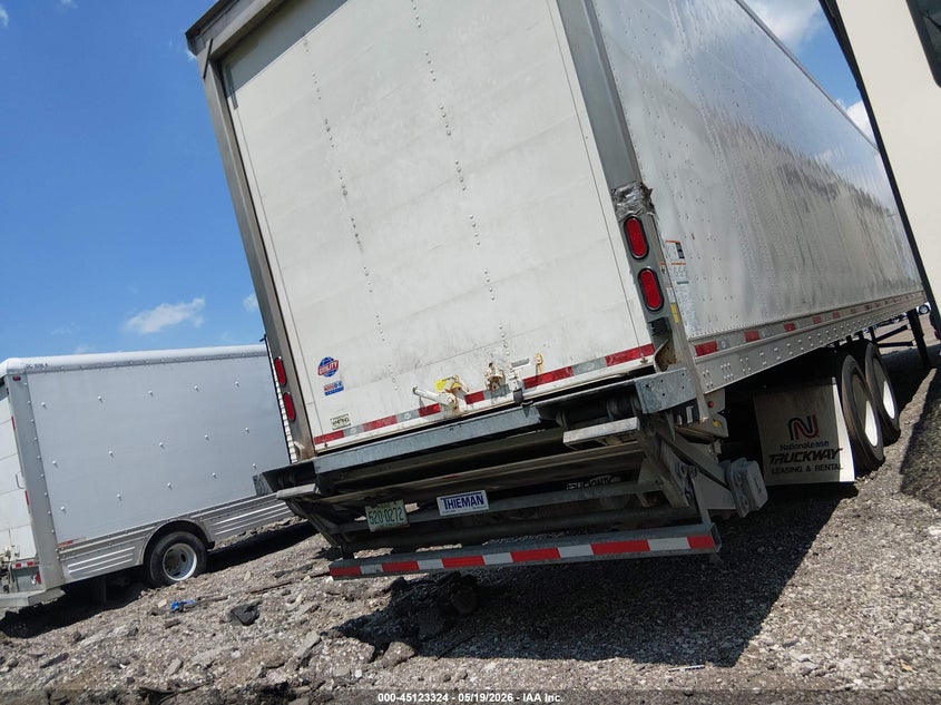 2024 Utility trailer mfg Van VIN 1UYVS2535R7131302 IAAI salvage auction — ROOF, Wait Title, sold $3,350 on 2026-10-03 (photo 4)