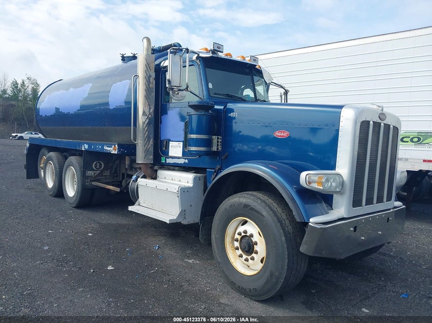 2013 Peterbilt 388 VIN 1NPWX4TX0DD171439 — IAAI salvage auction photo