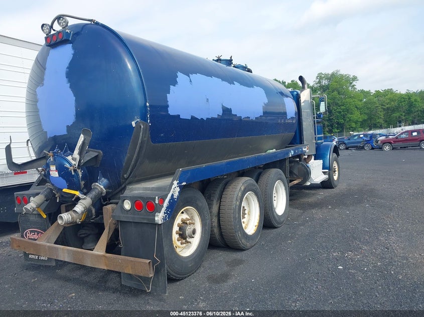 2013 Peterbilt 388 VIN 1NPWX4TX0DD171439 IAAI salvage auction — Unknown, Wait Title, sold $12,650 on 2026-10-13 (photo 4)