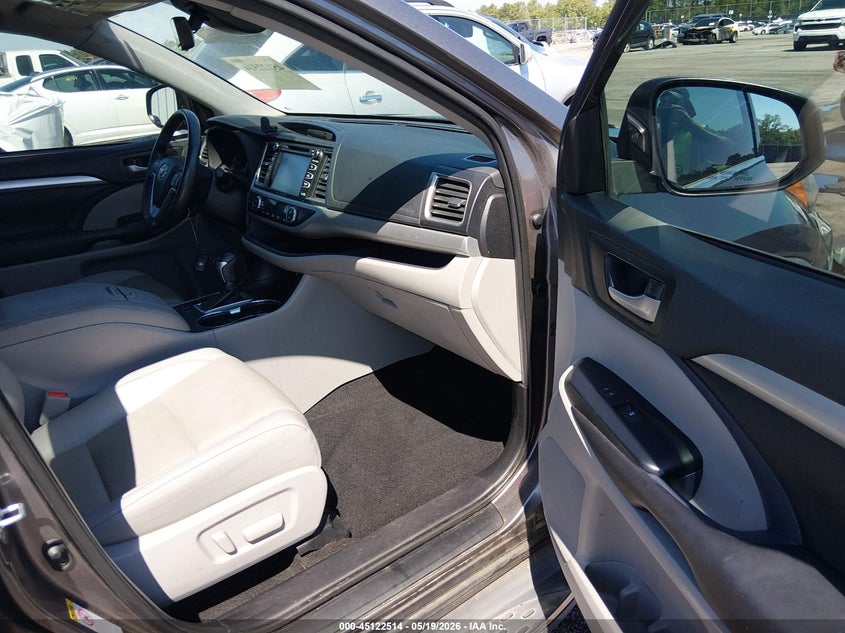 2019 Toyota Highlander VIN 5TDKZRFH5KS561245 IAAI salvage auction — LEFT SIDE, Salvage (South Carolina), sold $8,700 on 2026-07-29 (photo 5)