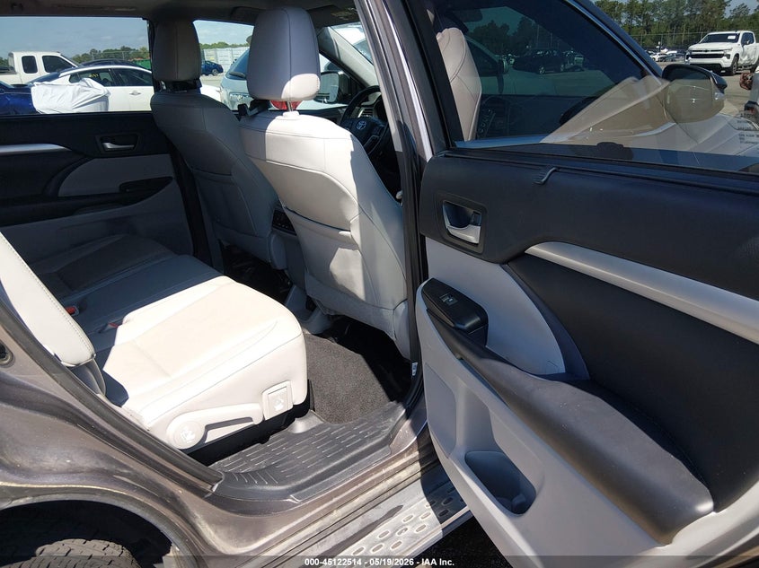 2019 Toyota Highlander VIN 5TDKZRFH5KS561245 IAAI salvage auction — LEFT SIDE, Salvage (South Carolina), sold $8,700 on 2026-07-29 (photo 8)