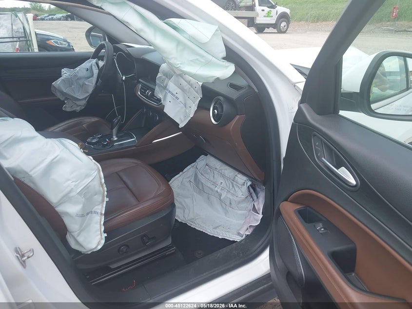 2018 Alfa romeo Stelvio VIN ZASFAKAN8J7B83726 IAAI salvage auction — FRONT END, Mv-907A (New York), sold $25 on 2026-07-30 (photo 5)