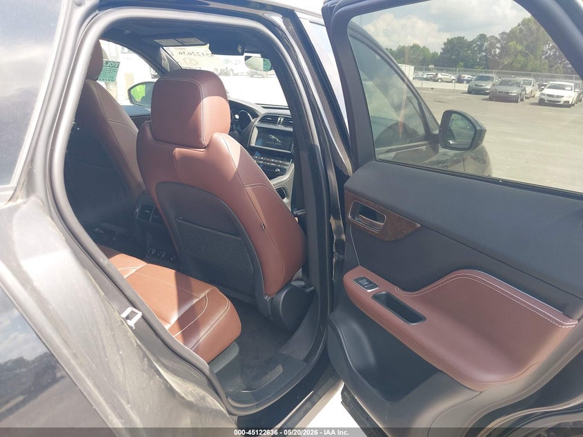 2019 Jaguar F-pace VIN SADCM2FV6KA609188 IAAI salvage auction — NORMAL WEAR, Clear (District Of Columbia), sold $5,050 on 2026-07-15 (photo 8)
