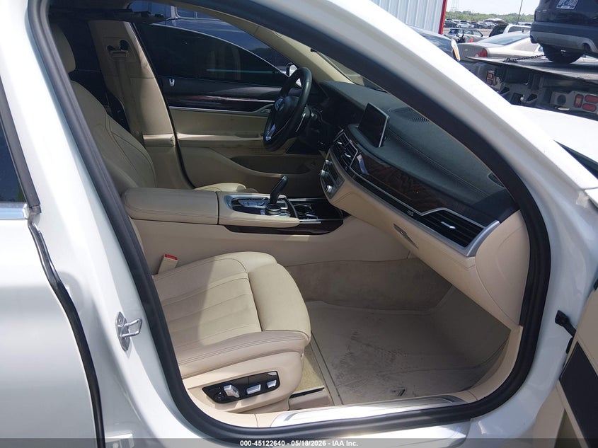 2021 BMW 7er VIN WBA7T2C01MCE58941 IAAI salvage auction — FRONT END, Salvage Title, sold $13,600 on 2026-08-21 (photo 5)