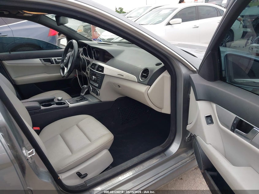 2013 Mercedes-benz C-klasse VIN WDDGF4HB0DR292007 IAAI salvage auction — HAIL, Original (Texas), sold $1,050 on 2026-07-21 (photo 5)
