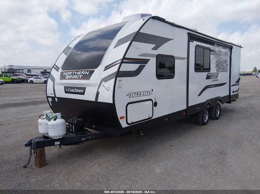 2025 Coachmen 2557rb VIN 5ZT2SBRB6SS048191 IAAI salvage auction — STORM DAMAGE, Salvage (Texas), sold $3,050 on 2026-07-21 (photo 2)