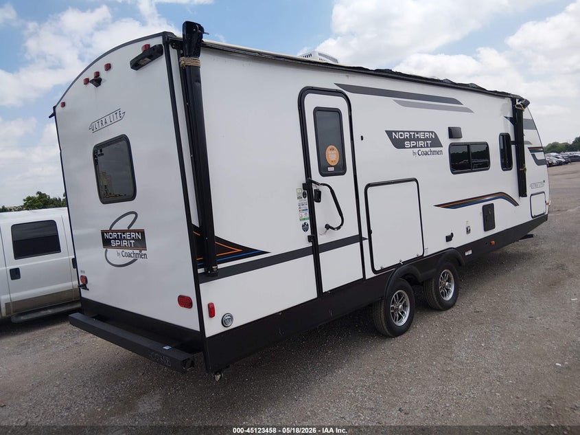 2025 Coachmen 2557rb VIN 5ZT2SBRB6SS048191 IAAI salvage auction — STORM DAMAGE, Salvage (Texas), sold $3,050 on 2026-07-21 (photo 4)