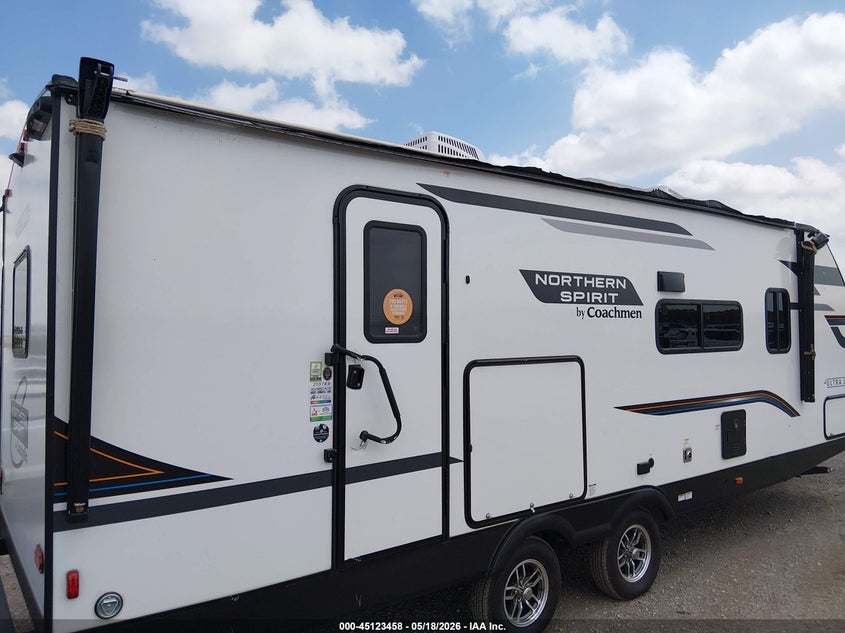 2025 Coachmen 2557rb VIN 5ZT2SBRB6SS048191 IAAI salvage auction — STORM DAMAGE, Salvage (Texas), sold $3,050 on 2026-07-21 (photo 6)