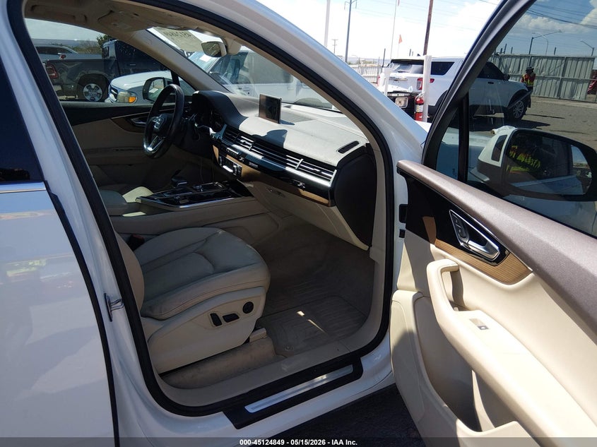 2017 Audi Q7 VIN WA1LAAF77HD018319 IAAI salvage auction — REAR END, Salvage Title, sold $6,200 on 2026-08-24 (photo 5)