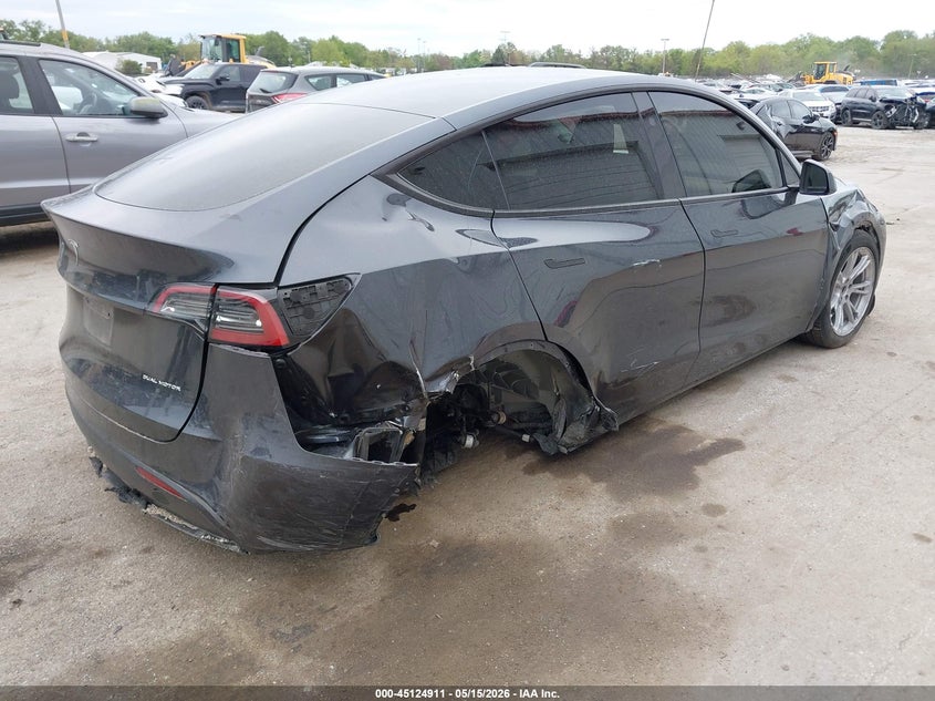 2024 Tesla Model y VIN 7SAYGDEE1RA228968 IAAI salvage auction — LEFT FRONT, Salvage (Illinois), sold $25 on 2026-07-30 (photo 4)