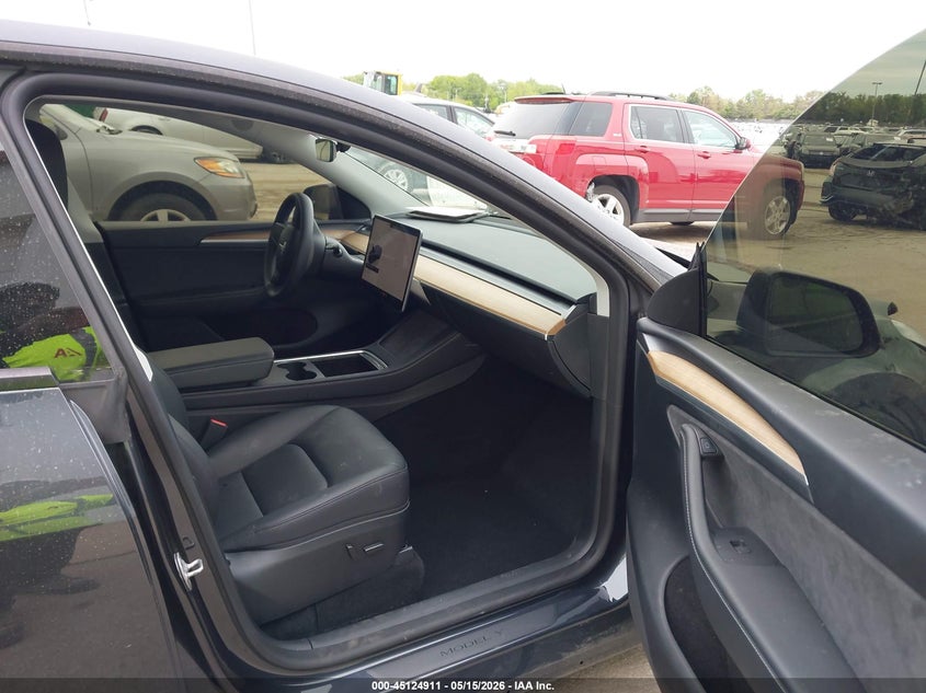 2024 Tesla Model y VIN 7SAYGDEE1RA228968 IAAI salvage auction — LEFT FRONT, Salvage (Illinois), sold $25 on 2026-07-30 (photo 5)