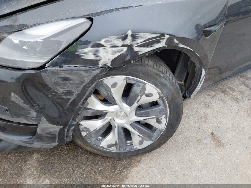 2024 Tesla Model y VIN 7SAYGDEE1RA228968 IAAI salvage auction — LEFT FRONT, Salvage (Illinois), sold $25 on 2026-07-30 (photo 6)