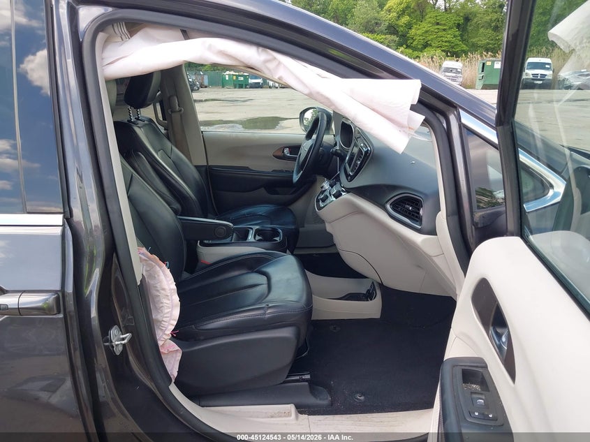 2020 Chrysler Voyager VIN 2C4RC1DG3LR195811 IAAI salvage auction — RIGHT REAR, Salvage - Greater Than 75% (Maryland), sold $2,775 on 2026-07-21 (photo 5)
