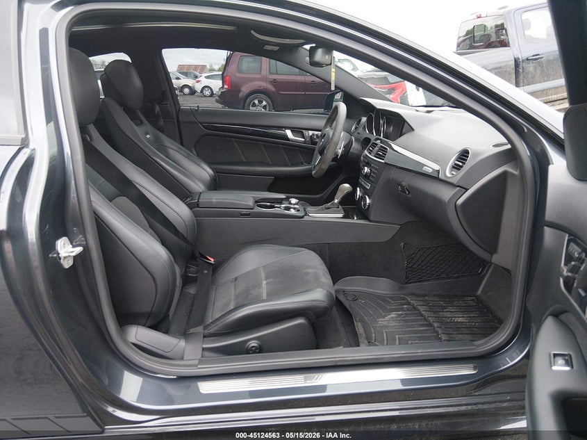 2014 Mercedes-benz C-klasse amg VIN WDDGJ7HB9EG173448 IAAI salvage auction — REAR END, Salvage Title, sold $24,200 on 2026-08-13 (photo 5)