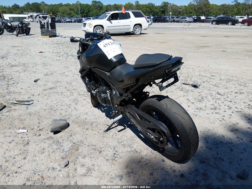 2025 Honda Cb VIN JH2RH2407SK001974 IAAI salvage auction — RIGHT SIDE, Salvage (South Carolina), sold $2,800 on 2026-07-14 (photo 3)