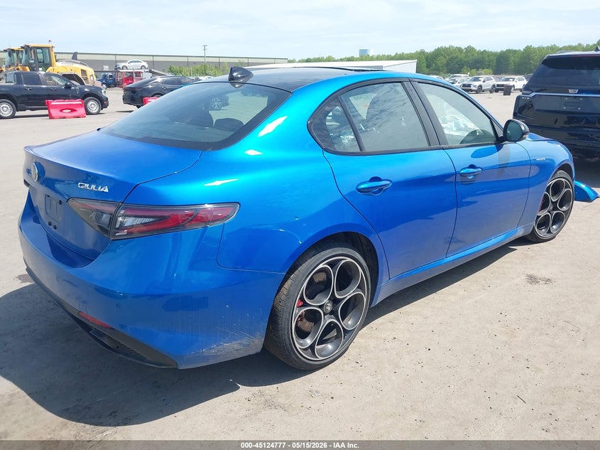 2024 Alfa romeo Giulia VIN ZARFANBN6R7680168 IAAI salvage auction — FRONT END, Salvage Title, sold $7,600 on 2026-09-22 (photo 4)