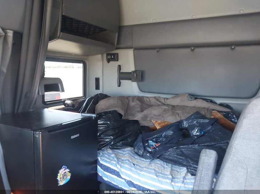 2019 International VIN 3HSDZTZR8KN492594 IAAI salvage auction — REPOSSESSION, Clear (California), sold $3,650 on 2026-07-08 (photo 6)