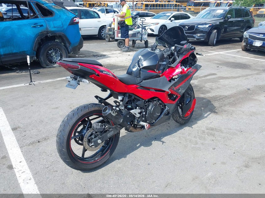2025 Kawasaki Ninja VIN ML5EXGJ14SDA53066 IAAI salvage auction — LEFT & RIGHT, Salvage (North Carolina), sold $1,000 on 2026-07-28 (photo 4)