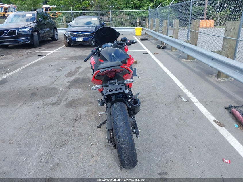 2025 Kawasaki Ninja VIN ML5EXGJ14SDA53066 IAAI salvage auction — LEFT & RIGHT, Salvage (North Carolina), sold $1,000 on 2026-07-28 (photo 6)
