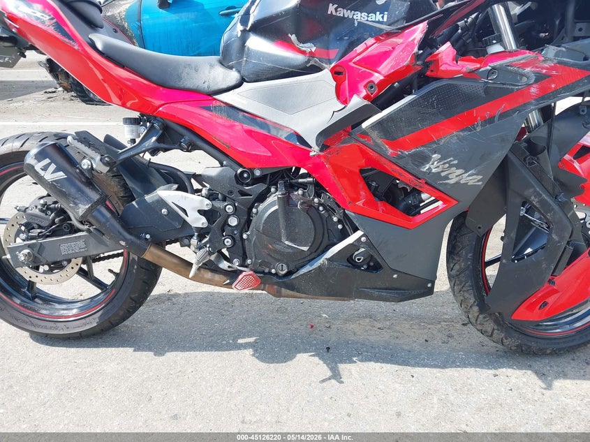 2025 Kawasaki Ninja VIN ML5EXGJ14SDA53066 IAAI salvage auction — LEFT & RIGHT, Salvage (North Carolina), sold $1,000 on 2026-07-28 (photo 8)