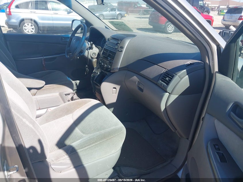 2006 Toyota Sienna VIN 5TDZA23C86S553958 IAAI salvage auction — NORMAL WEAR, Clear-Endorsement (Wisconsin), sold $550 on 2026-07-16 (photo 5)