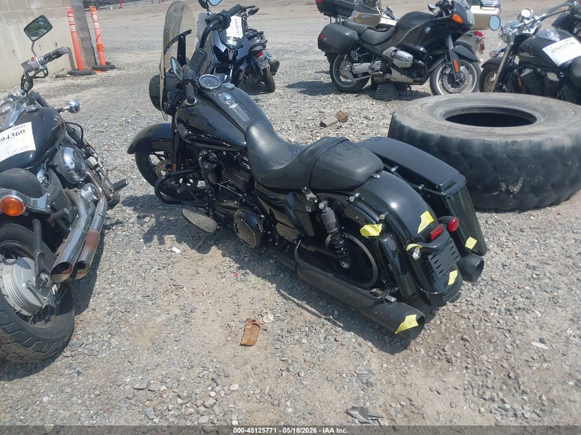 2022 Harley-davidson Road king VIN 1HD1KVP14NB617129 IAAI salvage auction — REAR END, Salvage (Massachusetts), sold $7,900 on 2026-07-08 (photo 3)