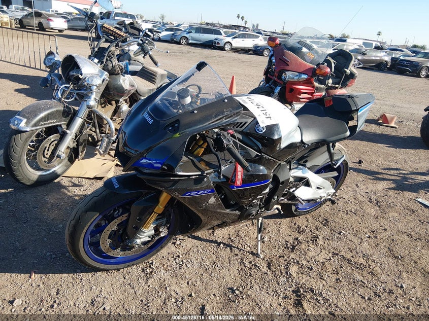 2025 Yamaha Yzf VIN JYARNA8E3SA000324 IAAI salvage auction — LEFT & RIGHT, Salvage (Arizona), sold $8,000 on 2026-07-28 (photo 2)