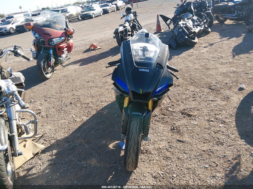 2025 Yamaha Yzf VIN JYARNA8E3SA000324 IAAI salvage auction — LEFT & RIGHT, Salvage (Arizona), sold $8,000 on 2026-07-28 (photo 5)