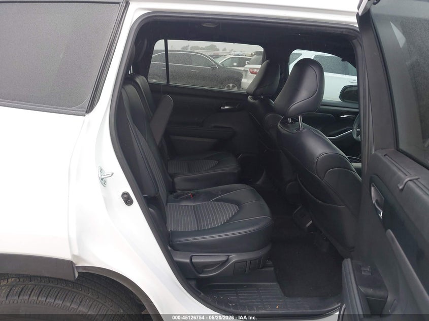 2024 Toyota Highlander VIN 5TDKDRBH4RS538957 IAAI salvage auction — RIGHT SIDE, Salvage (Texas), sold $22,150 on 2026-07-14 (photo 8)