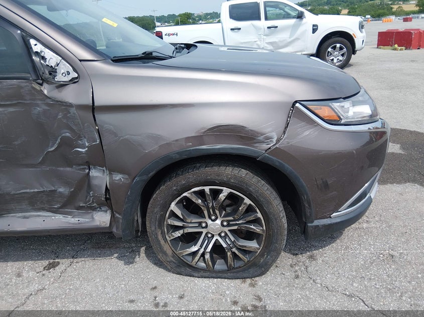 2017 Mitsubishi Outlander VIN JA4AZ3A30HZ013434 IAAI salvage auction — RIGHT SIDE, Salvage (Missouri), sold $1,025 on 2026-07-09 (photo 6)