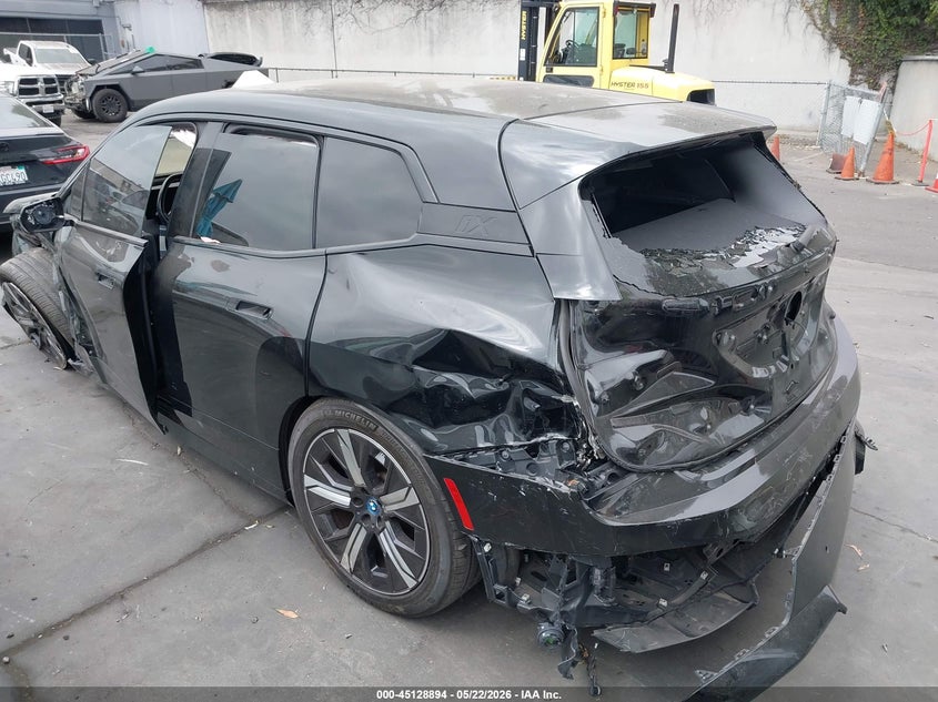 2023 BMW Ix VIN WB523CF06PCM54850 IAAI salvage auction — LEFT SIDE, Salvage Title, sold $11,650 on 2026-07-15 (photo 3)