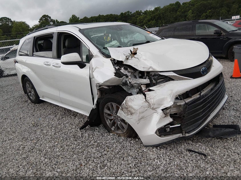 2022 Toyota Sienna VIN 5TDYRKEC6NS085244 IAAI salvage auction — RIGHT FRONT, Salvage Title, sold $11,275 on 2026-07-23 (photo 1)