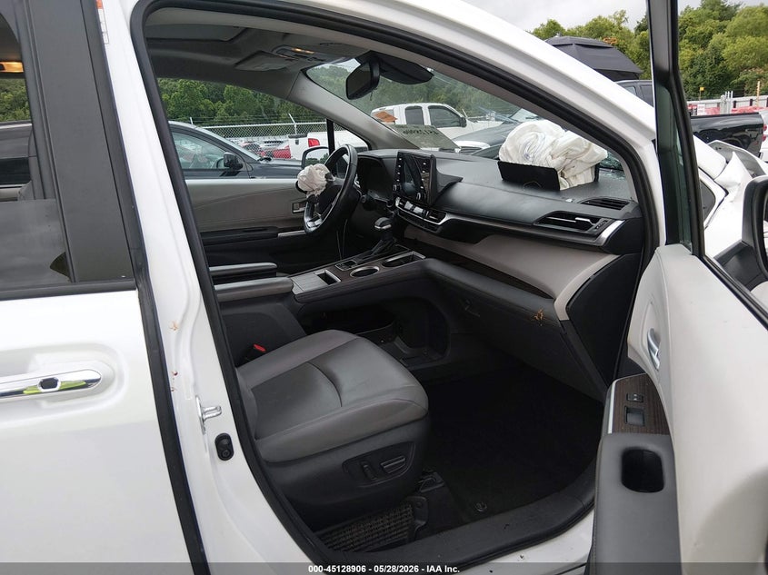 2022 Toyota Sienna VIN 5TDYRKEC6NS085244 IAAI salvage auction — RIGHT FRONT, Salvage Title, sold $11,275 on 2026-07-23 (photo 5)