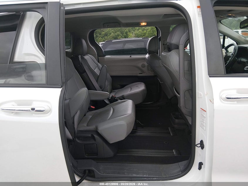 2022 Toyota Sienna VIN 5TDYRKEC6NS085244 IAAI salvage auction — RIGHT FRONT, Salvage Title, sold $11,275 on 2026-07-23 (photo 8)