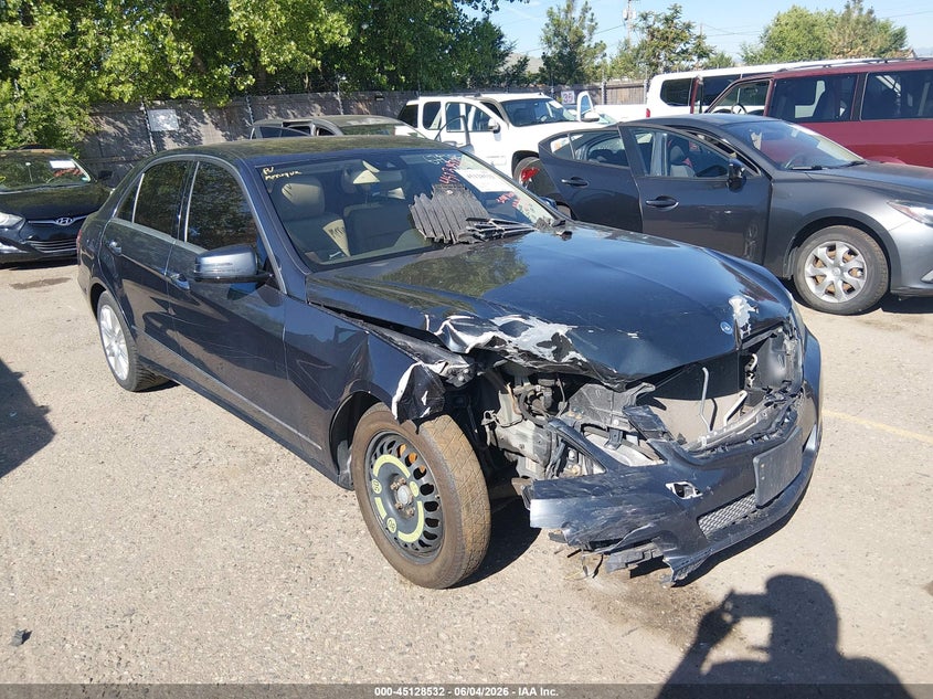 2013 Mercedes-benz E-klasse VIN WDDHF8JB1DA671795 IAAI salvage auction — LEFT & RIGHT, Salvage Title, sold $800 on 2026-08-18 (photo 1)