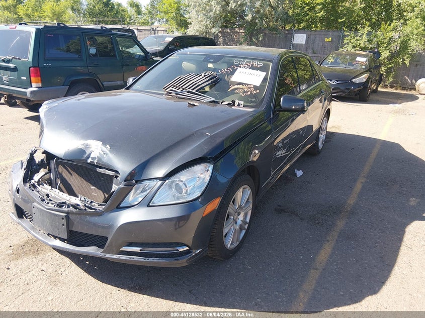2013 Mercedes-benz E-klasse VIN WDDHF8JB1DA671795 IAAI salvage auction — LEFT & RIGHT, Salvage Title, sold $800 on 2026-08-18 (photo 2)