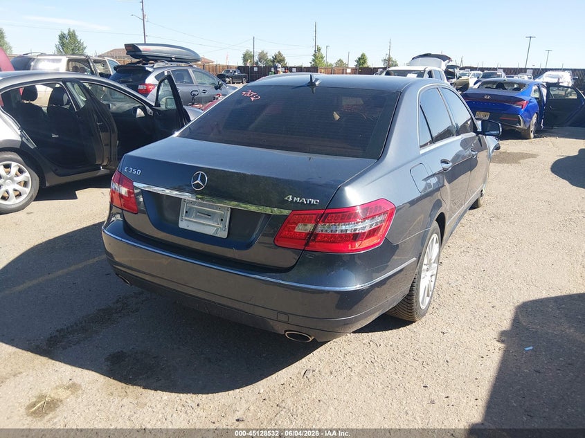 2013 Mercedes-benz E-klasse VIN WDDHF8JB1DA671795 IAAI salvage auction — LEFT & RIGHT, Salvage Title, sold $800 on 2026-08-18 (photo 4)