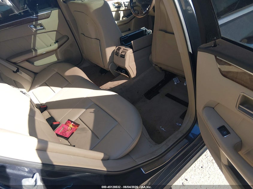 2013 Mercedes-benz E-klasse VIN WDDHF8JB1DA671795 IAAI salvage auction — LEFT & RIGHT, Salvage Title, sold $800 on 2026-08-18 (photo 8)