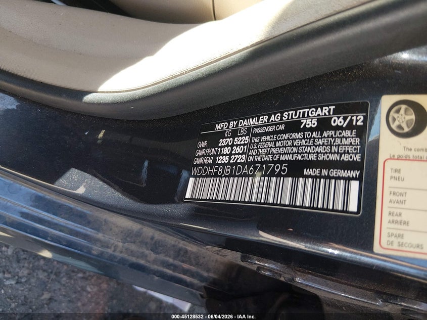 2013 Mercedes-benz E-klasse VIN WDDHF8JB1DA671795 IAAI salvage auction — LEFT & RIGHT, Salvage Title, sold $800 on 2026-08-18 (photo 9)