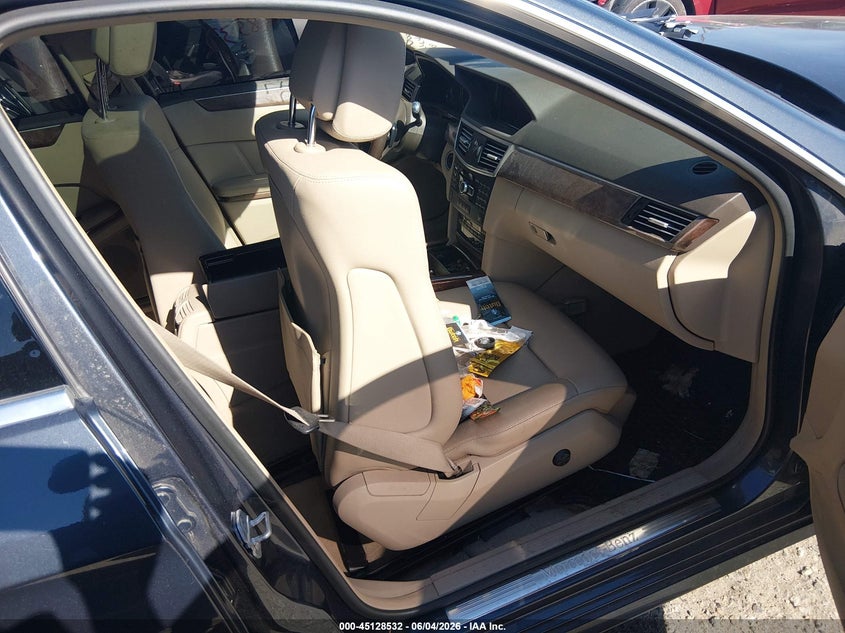 2013 Mercedes-benz E-klasse VIN WDDHF8JB1DA671795 IAAI salvage auction — LEFT & RIGHT, Salvage Title, sold $800 on 2026-08-18 (photo 5)