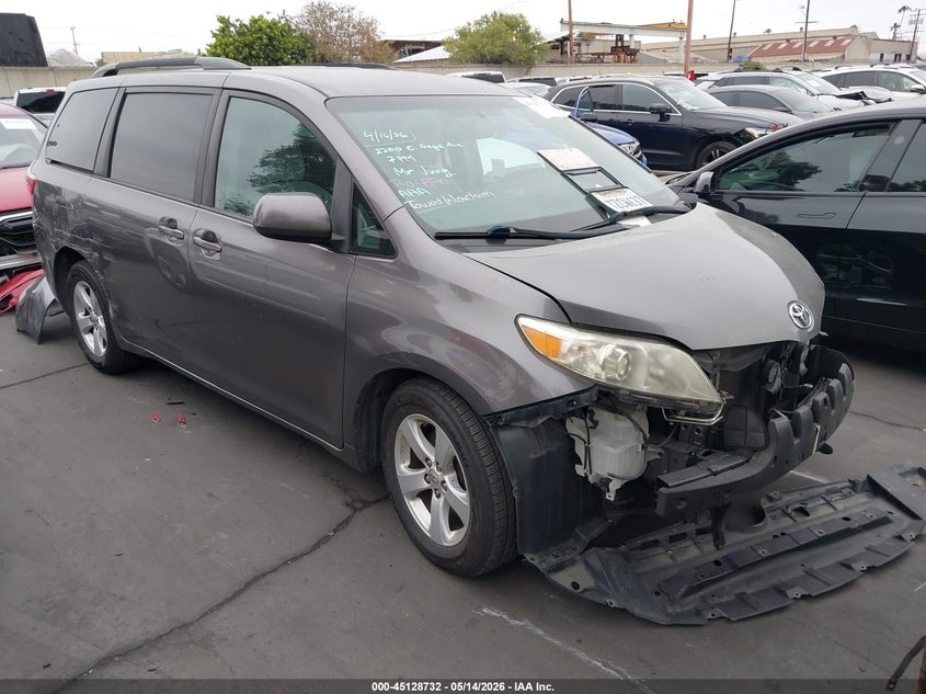 2017 Toyota Sienna VIN 5TDKZ3DC7HS819701 IAAI salvage auction — FRONT END, Salvage Title, sold $25 on 2026-07-22 (photo 1)