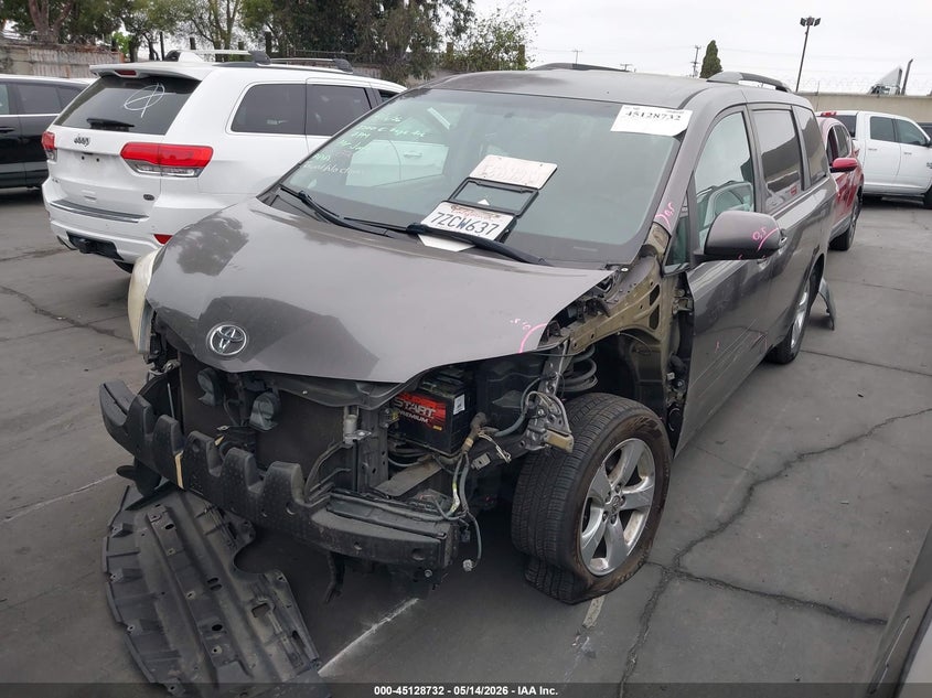 2017 Toyota Sienna VIN 5TDKZ3DC7HS819701 IAAI salvage auction — FRONT END, Salvage Title, sold $25 on 2026-07-22 (photo 2)