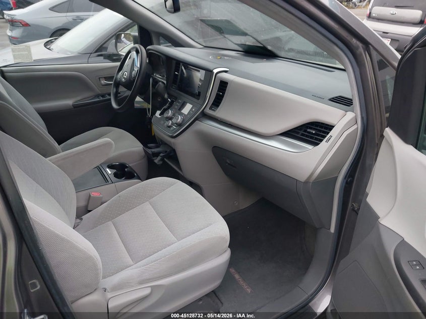 2017 Toyota Sienna VIN 5TDKZ3DC7HS819701 IAAI salvage auction — FRONT END, Salvage Title, sold $25 on 2026-07-22 (photo 5)