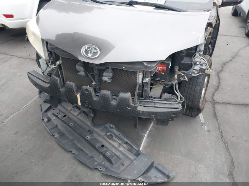 2017 Toyota Sienna VIN 5TDKZ3DC7HS819701 IAAI salvage auction — FRONT END, Salvage Title, sold $25 on 2026-07-22 (photo 6)