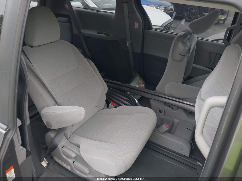 2017 Toyota Sienna VIN 5TDKZ3DC7HS819701 IAAI salvage auction — FRONT END, Salvage Title, sold $25 on 2026-07-22 (photo 8)