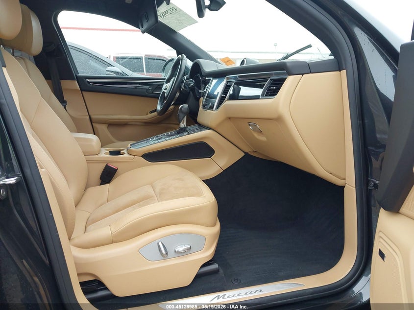 2017 Porsche Macan VIN WP1AA2A58HLB01917 IAAI salvage auction — REAR END, Salvage Title, sold $25 on 2026-08-13 (photo 5)