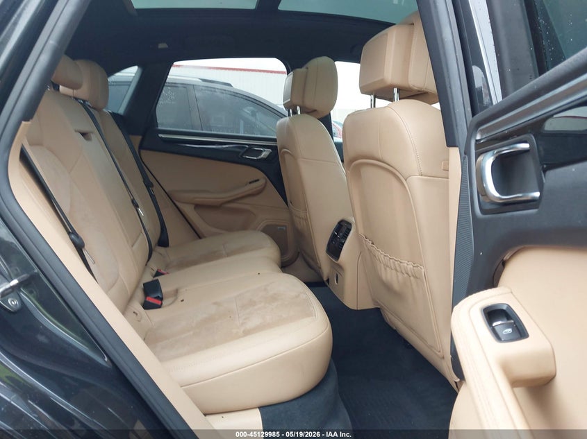 2017 Porsche Macan VIN WP1AA2A58HLB01917 IAAI salvage auction — REAR END, Salvage Title, sold $25 on 2026-08-13 (photo 8)